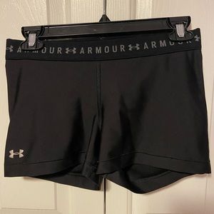 BRAND: Under Armour, SIZE: Women’s Medium, COLOR: Black
